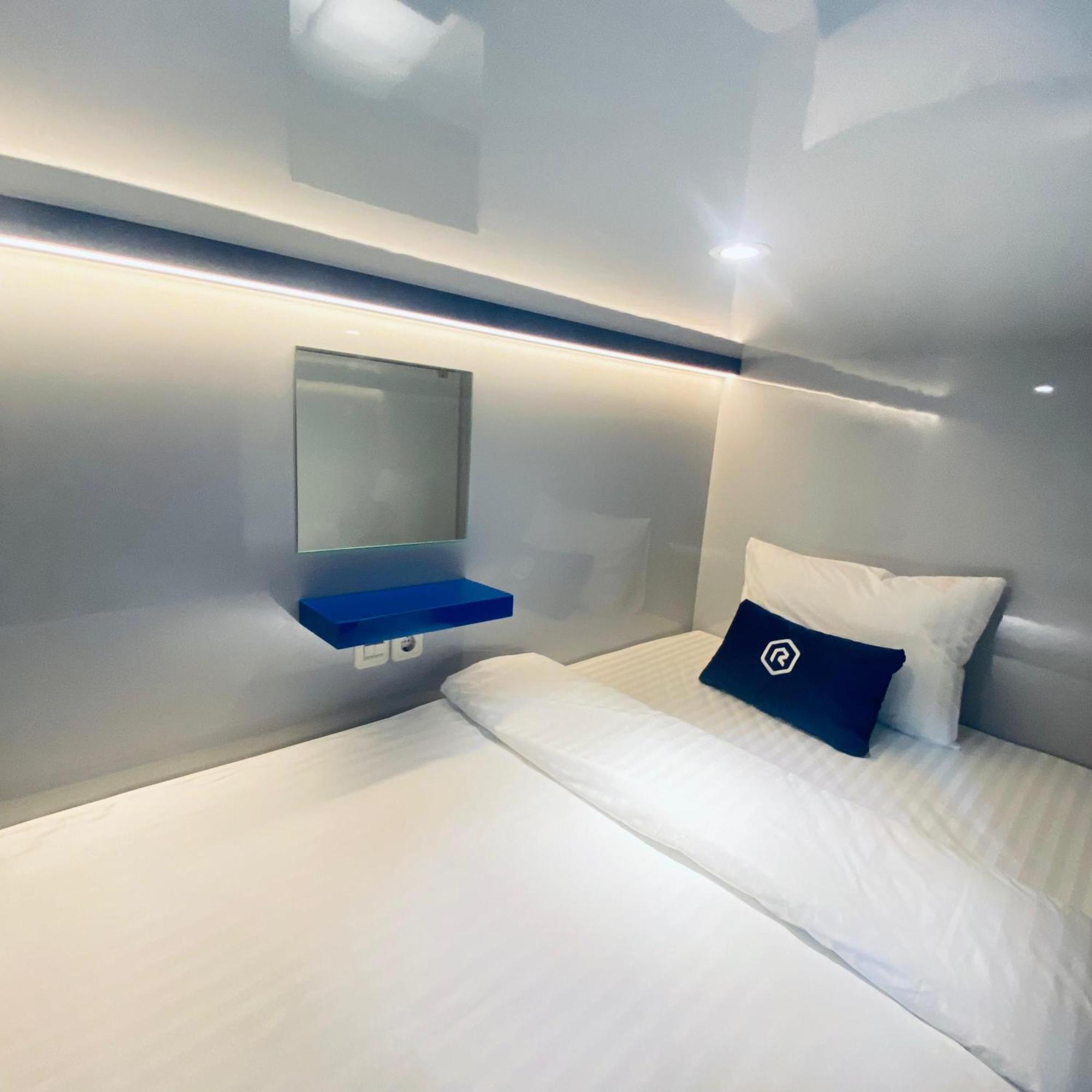 Hotel Rosalyne Sleepbox Malioboro 3 Yogyakarta Exteriér fotografie