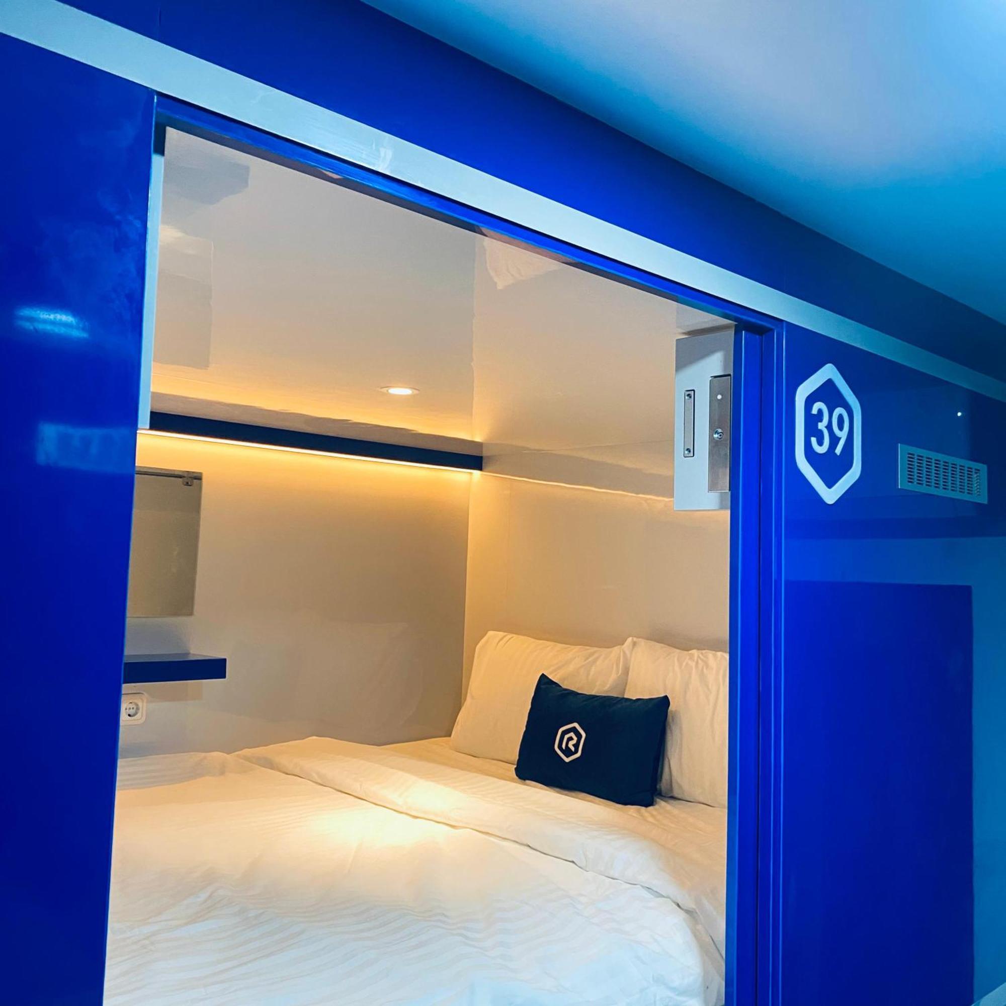 Hotel Rosalyne Sleepbox Malioboro 3 Yogyakarta Exteriér fotografie