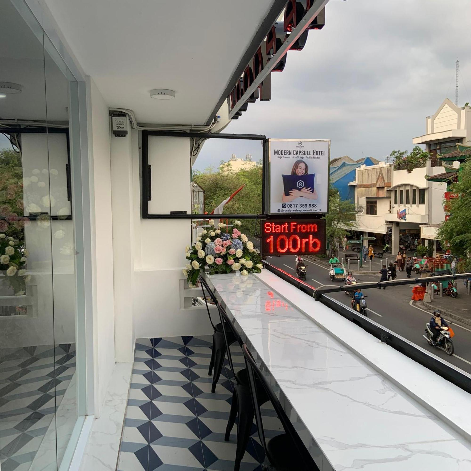 Hotel Rosalyne Sleepbox Malioboro 3 Yogyakarta Exteriér fotografie